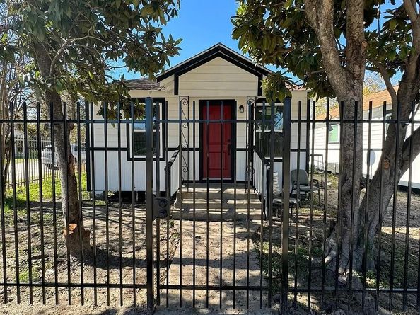 3903 Broyles, Houston TX 77026