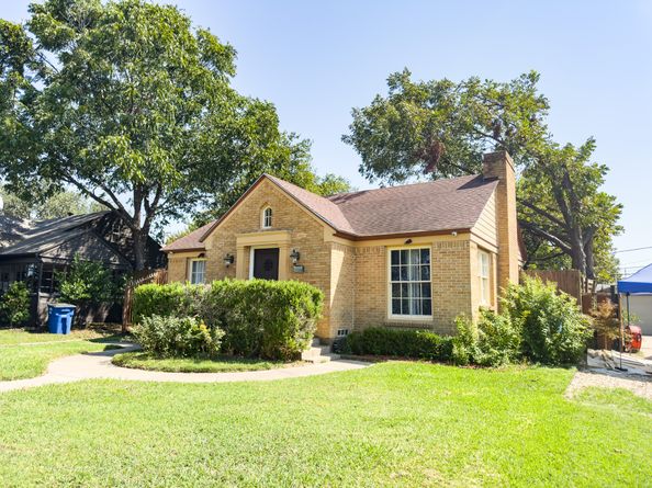 2222 Carnes Street, Dallas TX 75208