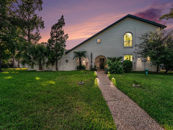 5814 Theall Road, Houston TX 77066