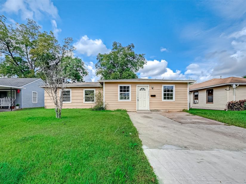 7946 Jutland Road, Houston TX 77033