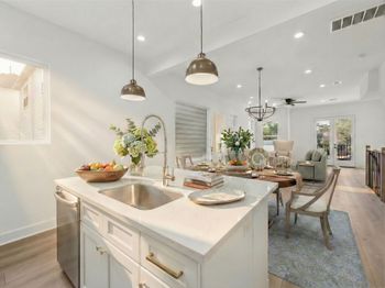 2826 Versailles Oak Lane