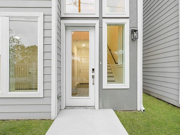 6713 Saint Augustine Street, Houston TX 77021