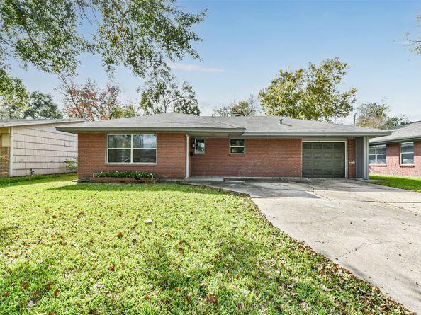 6833 Concho Street, Houston TX 77074