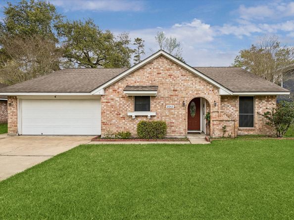 2043 Middle Creek Drive, Houston TX 77339