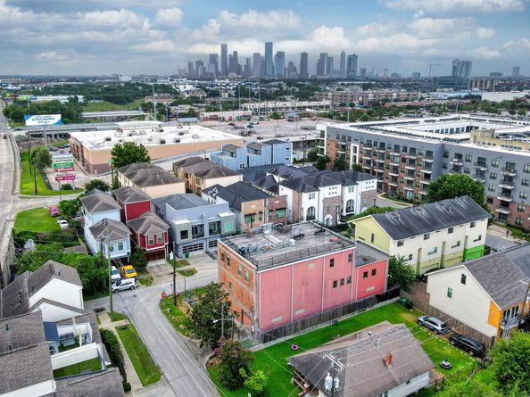 1607 E Bonner Street, Houston TX 77007