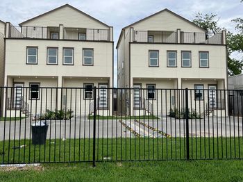 823 North Loop S