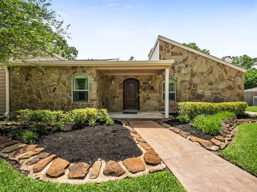 2214 Lakeville Dr Drive, Kingwood TX 77339