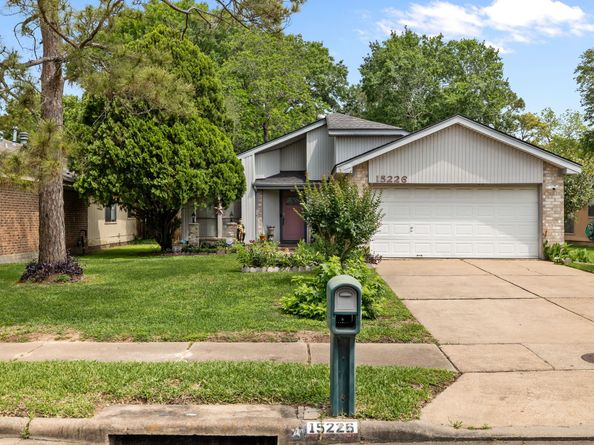 15226 Loma Paseo Drive, Houston TX 77083