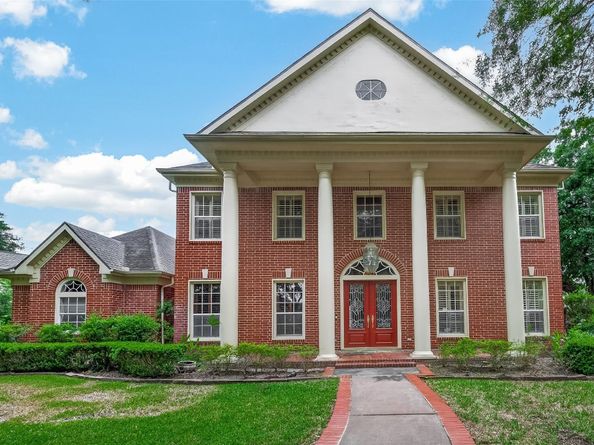 37 Greensward Lane, Sugar Land TX 77479