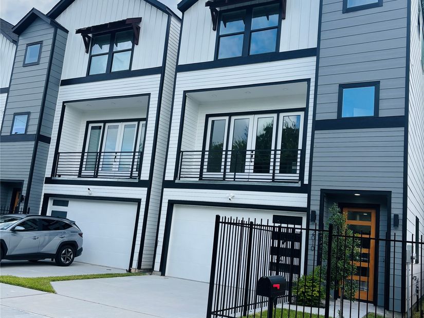 2010 Yates Street, Houston TX 77020