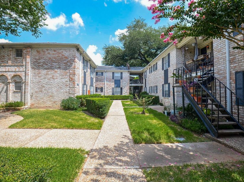 7900 Westheimer Road 105, Houston TX 77063