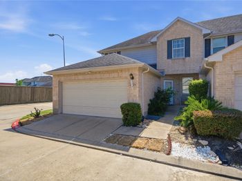 2926 Meadowglen Cove