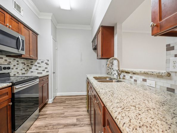 3800 Tanglewilde Street 108, Houston TX 77063