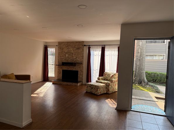 6601 Sands Point Drive 41, Houston TX 77074