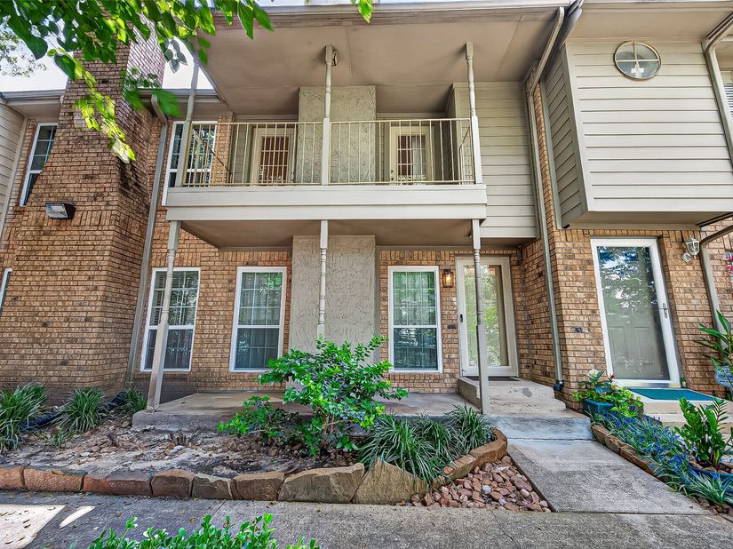 10615 Briar Forest Drive 1002, Houston TX 77042