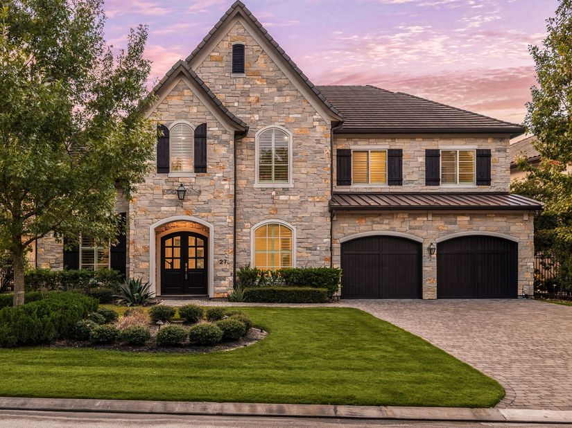 27 Johnathan Landing Court, The Woodlands TX 77389