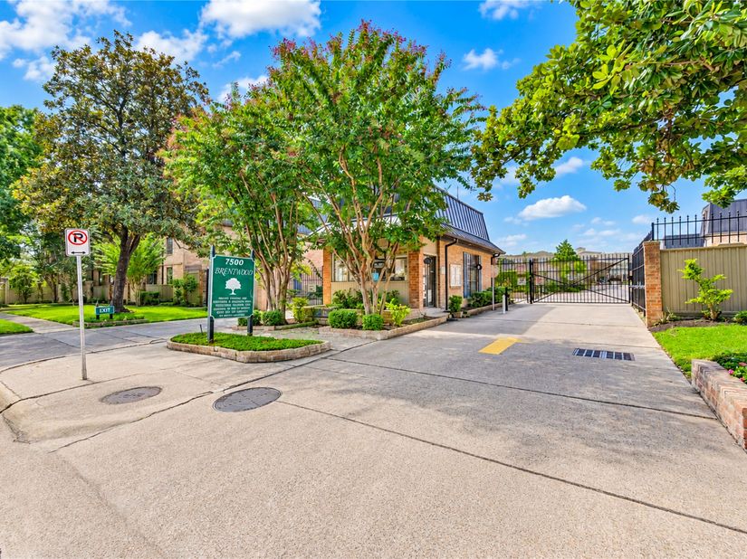 2400 N Braeswood Boulevard 313, Houston TX 77030