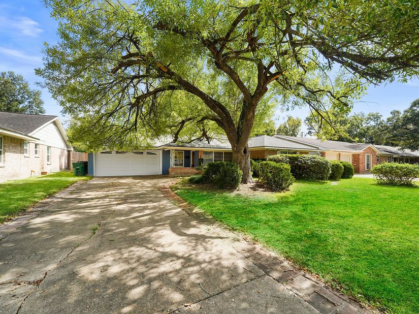 9015 Bintliff Drive, Houston TX 77074