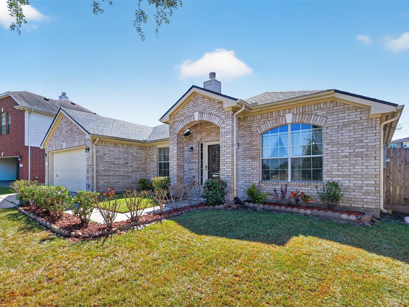 3707 Arbor Point, Friendswood TX 77546