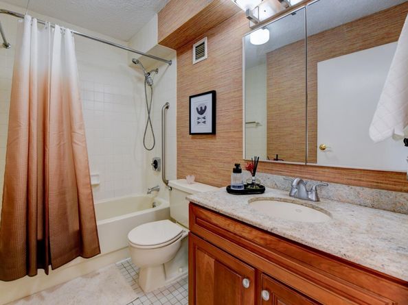 1528 Harmon Cove Tower 1528, Secaucus NJ 07094