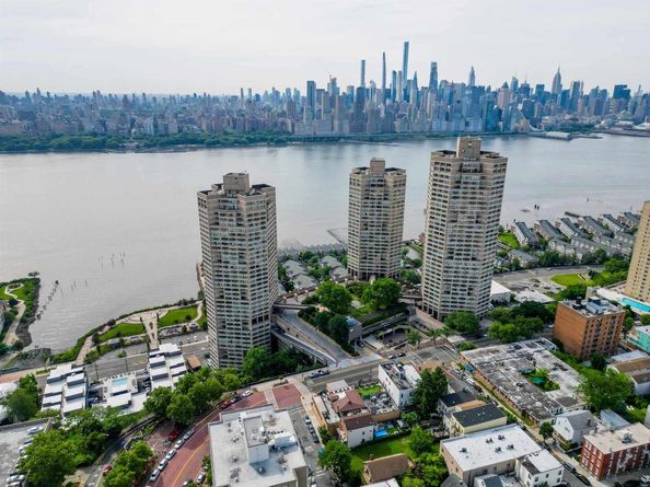 7002 Blvd East 8C, Guttenberg NJ 07093