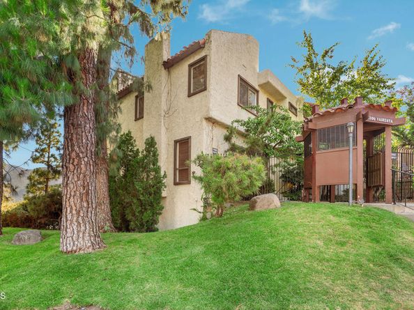 3200 Fairesta Street 16, Glendale CA 91214