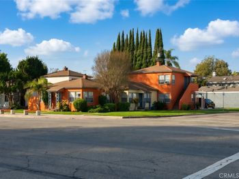 4255 N Bellflower