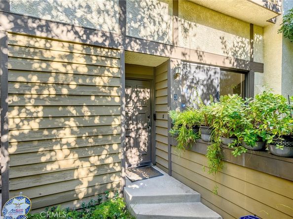 21145 Lassen 3, Chatsworth CA 91311