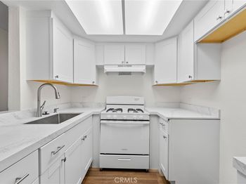 600 W 3rd Street B W