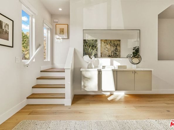 3230 S Barrington Avenue, Los Angeles CA 90066