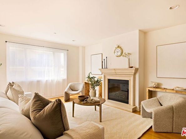 325 Arnaz Drive 304, Los Angeles CA 90048