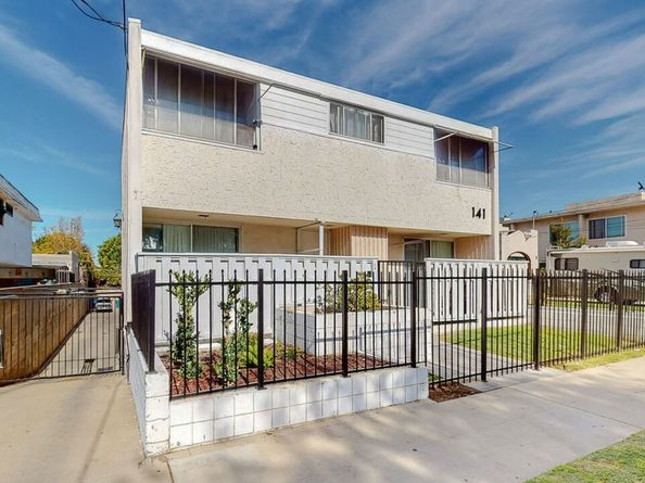 141 W Hillcrest Boulevard 2, Inglewood CA 90301