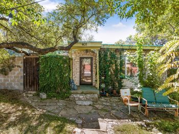 401 W Live Oak ST