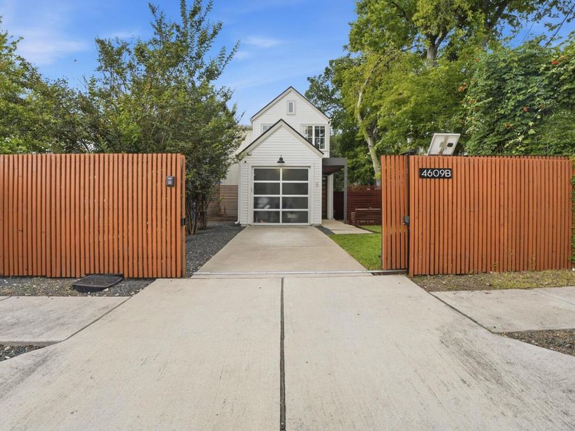 4609 Sara DR B, Austin TX 78721