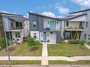 6136 Florencia LN