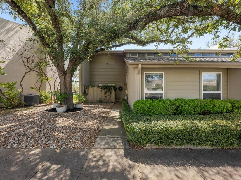 100 Lido CIR B2, Lakeway TX 78734