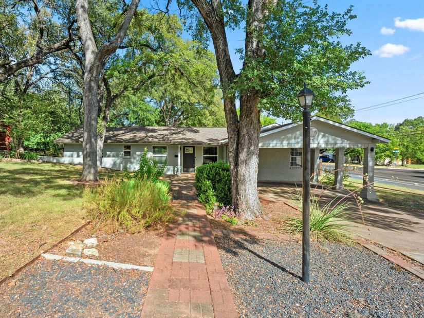 5100 Plumas LN, Austin TX 78745