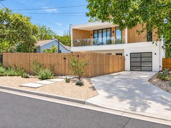 1005 W Johanna ST