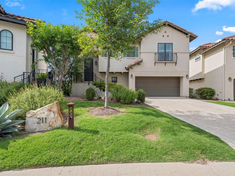 211 Honey Creek CT 6, Austin TX 78738