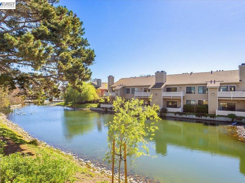 130 Lakeshore Ct, Richmond CA 94804