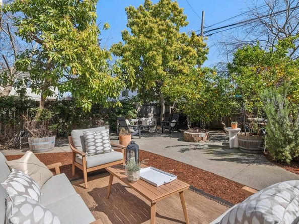 1655 12th Street, Oakland CA 94607