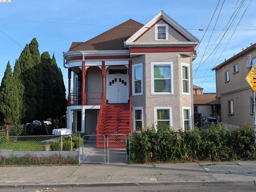 1086 66Th St, Oakland CA 94608