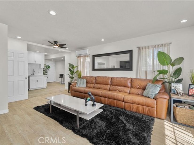 7941 Lemona Avenue, Panorama City (los Angeles) CA 91402