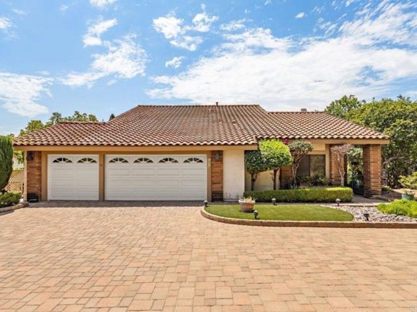 1344 Timberpond, El Cajon CA 92019