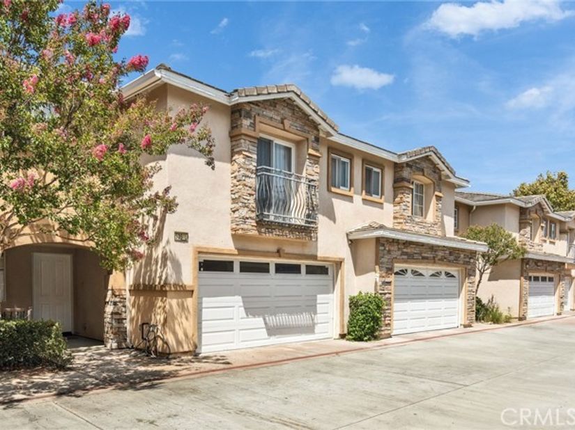 535 W D L, Ontario CA 91762