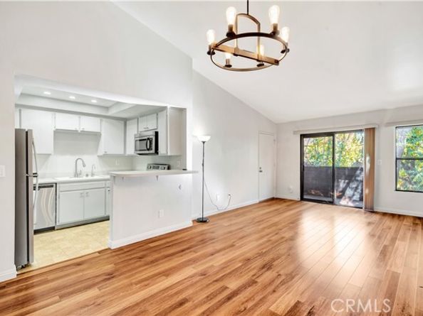 7308 Corbin Avenue G, Reseda (los Angeles) CA 91335