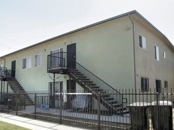 9004 S San Pedro Street