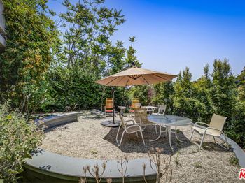 1120 W Edgeware Road