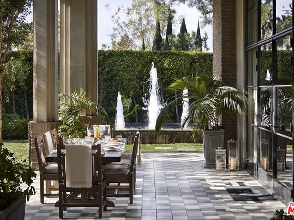 107 Delfern Drive, Los Angeles CA 90077