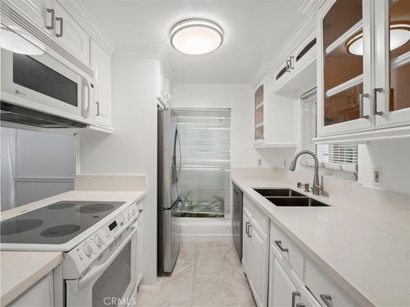 18411 Hatteras Street 138, Tarzana CA 91356